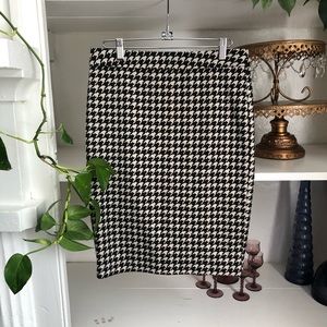 Elle Houndstooth Pencil Skirt